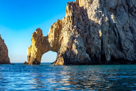 El Arco del Cabo San Lucas, que es donde el Mar de Cortés se encuentra con el Océano Pacífico, en el estado de Baja California Sur, México. Concepto de arco.