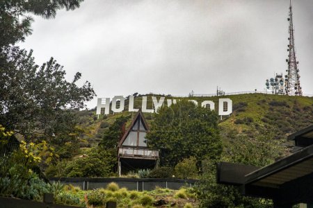 Foto de El fabuloso cartel de Hollywood en la famosa y turística ciudad de Los Ángeles, esta ciudad de Los Ángeles en California pertenece a los Estados Unidos de América y es muy conocida en el mundo. - Imagen libre de derechos