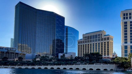 Foto de Las Vegas, Estados Unidos; 23 de octubre de 2023: El espectacular hotel y casino Cosmopolitan en Las Vegas Strip, que es la calle más famosa de Sin City. - Imagen libre de derechos