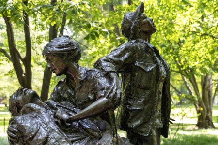 Photographie de la célèbre statue en bronze de femmes combattantes sur le National Mall à Washington DC en hommage aux femmes combattantes de la guerre du Vietnam.