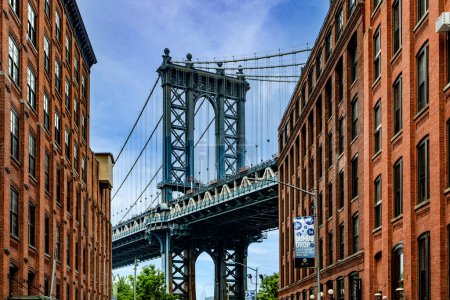 Photo for New York, USA; June 3, 2023: Wonderful day in Dumbo, the trendy Brooklyn neighborhood with picturesque views of the Manhattan skyline and its bridge, famous in New York City (USA). - Royalty Free Image