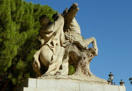 Téléchargez les photos : Spain, Madrid, Sabatini Gardens, male equestrian statue - en image libre de droit