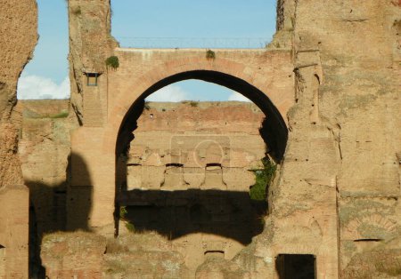 Téléchargez les photos : Italy, Rome, Viale delle Terme di Caracalla, Baths of Caracalla (Terme di Caracalla), ruins of ancient buildings - en image libre de droit