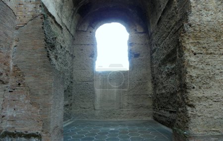 Téléchargez les photos : Italy, Rome, Viale delle Terme di Caracalla, Baths of Caracalla (Terme di Caracalla), ruins of ancient bath buildings - en image libre de droit