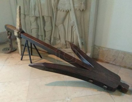 Téléchargez les photos : Portugal, Lisbon, Navy Museum (Museu de Marinha), interior of the museum, wooden anchor - en image libre de droit