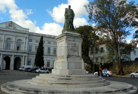 Téléchargez les photos : Portugal, Lisbon, 31 Largo da Ajuda, monument to King Carlos I in front of the main facade of Ajuda Palace - en image libre de droit