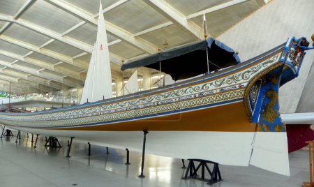 Téléchargez les photos : Portugal, Lisbon, Navy Museum (Museu de Marinha), exhibition of boats, Big Barge (Galeota Grande) - en image libre de droit
