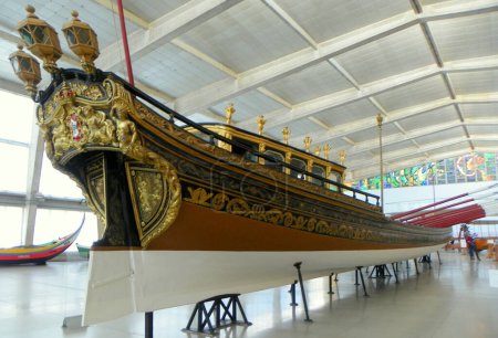 Téléchargez les photos : Portugal, Lisbon, Navy Museum (Museu de Marinha), exhibition of boats, Royal Barge - en image libre de droit