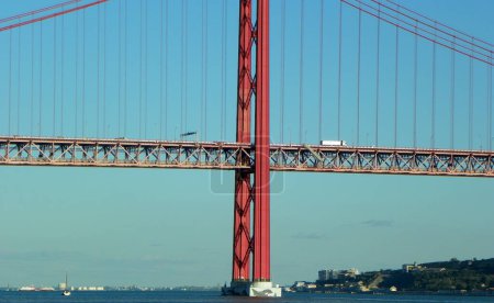 Foto de Portugal, Lisbon, Av. Brasilia, view of the 25th of April Bridge - Imagen libre de derechos