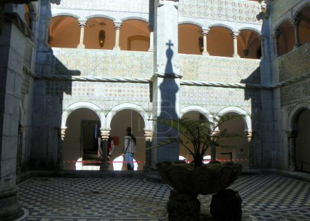 Foto de Portugal, Sintra, Peña Palace, interior del palacio, claustros manulinos, patio - Imagen libre de derechos