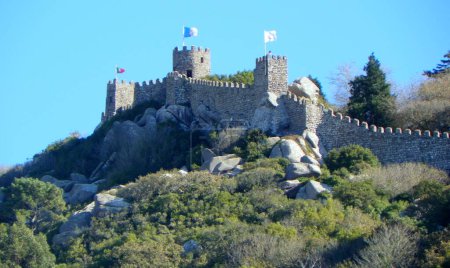 Foto de Portugal, Sintra, Quinta da Regaleira, Torre da Regaleira, vista del castillo morisco - Imagen libre de derechos