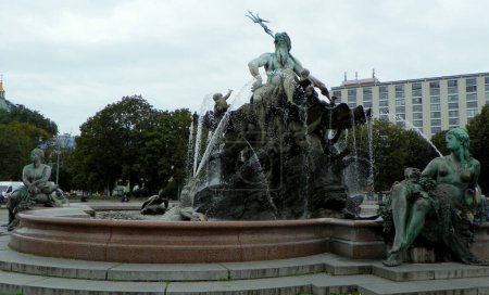 Germany, Berlin, Rathausstrasse 1, Neptune Fountain (Neptunbrunnen)