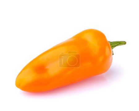 Foto de Pimiento naranja aislado sobre fondo blanco - Imagen libre de derechos