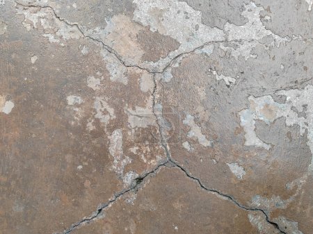 Foto de Terreno de hormigón agrietado roto en el suelo o camino de la calle del terremoto - Imagen libre de derechos