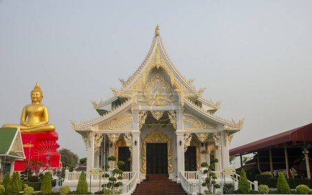 Téléchargez les photos : Vue de face de l'église de Wat Bot (Sam Khok), province de Pathum Thani - en image libre de droit