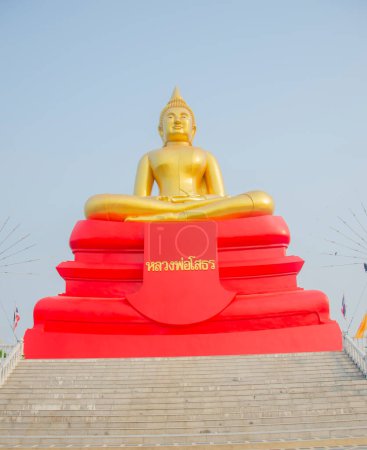 Téléchargez les photos : Luang Pho Sothon, le grand à Wat Bot (Sam Khok), province de Pathum Thani - en image libre de droit