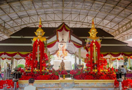 Téléchargez les photos : Thao Wessuwan à Wat Bot (Sam Khok), province de Pathum Thani - en image libre de droit