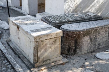 Téléchargez les photos : Ancien cimetière juif de la ville de Tanger, au Maroc - en image libre de droit