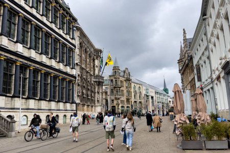 Foto de Gente caminando por la calle en Gante, Bélgica - Imagen libre de derechos