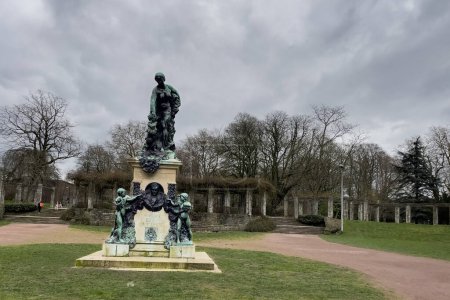 Téléchargez les photos : Une vue matinale sur le parc de la Citadelle à Gand, Belgique - en image libre de droit
