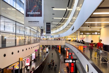 Téléchargez les photos : Intérieur de l'aéroport international de Vienne en Autriche - en image libre de droit
