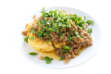 Tortilla, cerdo picado frito, comida que a los tailandeses les gusta comer.