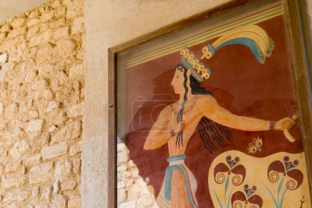 Foto de Príncipe de lirios pintura al fresco antiguo en el palacio de Knossos en Creta, la isla más grande de Grecia - Imagen libre de derechos