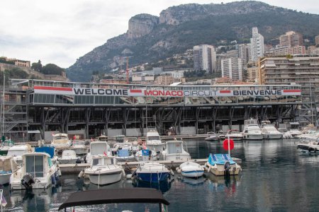 Foto de La Condamine, Mónaco, 22 de abril de 2023: - Una vista de Mónaco desde Port Hércules, el principal puerto de Mónaco. - Imagen libre de derechos