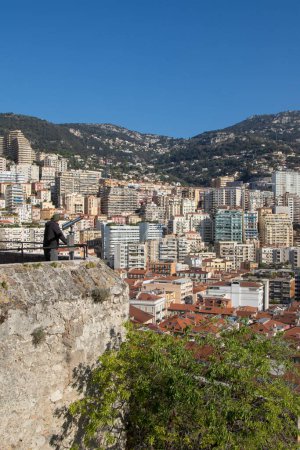 Téléchargez les photos : Monaco-Ville, Monaco, 20 avril 2023 : - Vue du quartier La Condamine de Monaco, vue de Monaco-Ville - en image libre de droit