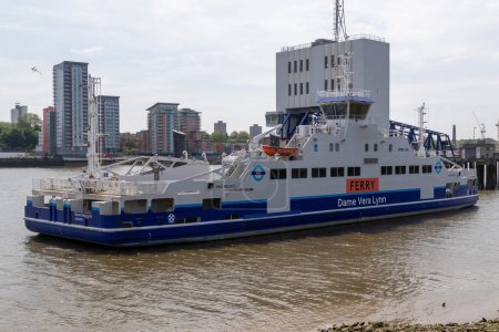 Foto de Londres, Reino Unido, 28 de mayo de 20203: - Vista del ferry Woolwich llamado Dame Vera Lynn - Imagen libre de derechos