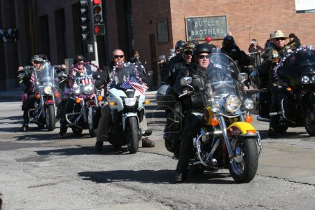 Téléchargez les photos : Veterans Day Parade 2023 au centre-ville de St. Louis, Missouri, USA se terminant au Soldiers Memorial Park sur Market Street. - en image libre de droit