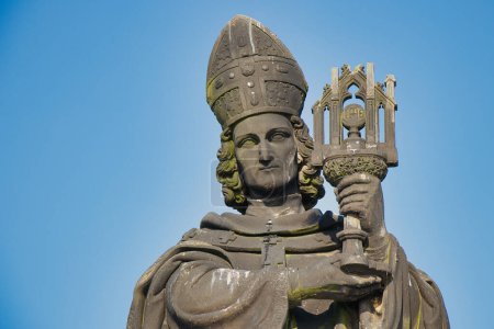 Téléchargez les photos : Statue des saints Norbert de Xanten, Venceslas et Sigismond sur le pont Charles, Prague. République tchèque - en image libre de droit