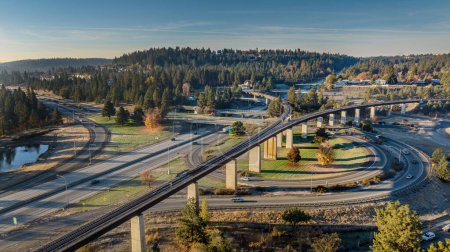 Foto de I-90 autopista spokane ferrocarril cruce carretera ferrocarril - Imagen libre de derechos