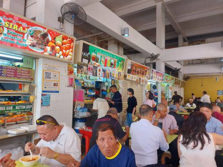 Téléchargez les photos : Bugis, Singapour 14 août 2023 : Bugis Street Market. Il est bien connu pour être l'un des endroits les moins chers de Singapour pour se procurer vos souvenirs, accessoires, vêtements, électronique, articles ménagers, etc. - en image libre de droit