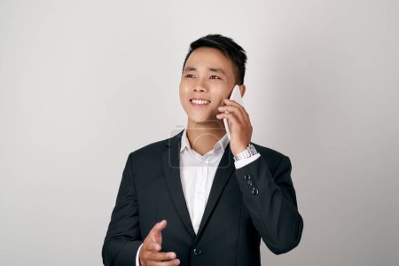 Foto de Hombre de negocios negociando por teléfono, aislado en blanco - Imagen libre de derechos