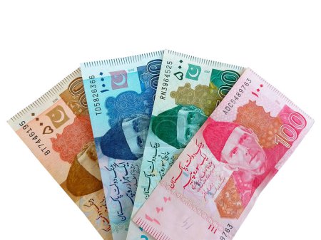 Téléchargez les photos : Monnaie pakistanaise isolée sur fond blanc - Roupies pakistanaises. 5000,1000,500,100 Roupies - en image libre de droit