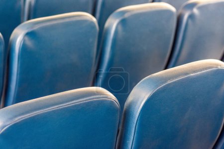 sièges vides au cinéma