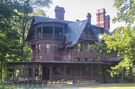 Das historische Mark-Twain-Haus in Hartford, Connecticut an einem sonnigen Tag.