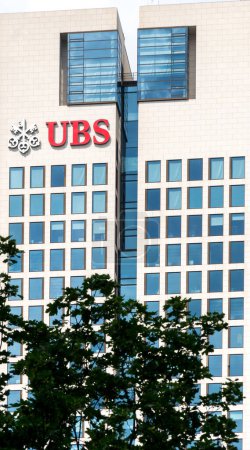 Téléchargez les photos : Francfort-sur-le-Main, Allemagne - 27 juin 2020 : UBS Europe SE Siège social gratte-ciel. UBS Group AG UBS Group SA UBS Group Inc. est une société anonyme constituée en vertu du droit suisse - en image libre de droit