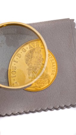 Foto de 4 ducados 1915 Austria-Hungría. Granel de 4 ducados monedas de oro, Franco Ios, monedas antiguas, varios años - Imagen libre de derechos