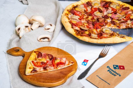 Téléchargez les photos : 16 / 09 / 2023 Lviv. Ukraine.Domino's pizza.La pita la plus délicieuse et de haute qualité. - en image libre de droit
