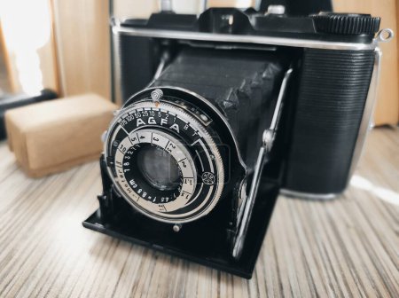 Téléchargez les photos : Vintage camera Agfa on the wooden table. - en image libre de droit