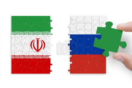 Téléchargez les photos : Puzzle fabriqué à partir de drapeaux de la Russie et de l'Iran. Relations Russie-Iran et collaboration militaire - en image libre de droit