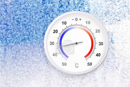 Termómetro escala Celsius en una ventana congelada muestra menos 34 grados 