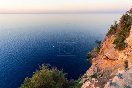 Sonnenuntergang an der wunderschönen Küstenbucht von Port de Soller, Insel Mallorca, Spanien Mittelmeer, Balearen 