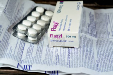 Foto de Cairo, Egypt, May 4 2023: Flagyl metronidazole 500mg tablets,  Amebicides, an antibiotic that is used to treat bacterial infections of the vagina, stomach, liver, skin, joints, brain and spinal cord - Imagen libre de derechos