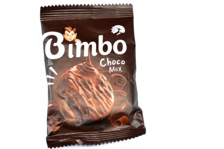 Foto de El Cairo, Egipto, 4 de agosto de 2023: Bimbo Choco max chocolate cream biscuit, Sabrosas y deliciosas galletas que vienen con relleno de choco cremoso. Hecho con ingredientes de alta calidad por la compañía Corona - Imagen libre de derechos