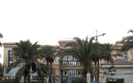 Téléchargez les photos : Gizeh, Égypte, 4 août 2023 : Université du Caire La branche de Cheikh Zayed, également connue sous le nom d'université égyptienne et du roi Fuad I comme auparavant, est la première université publique égyptienne. Son campus principal est à Gizeh - en image libre de droit