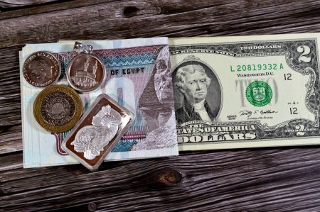 Zwei britische Pfund-Münzen, ägyptische Pfund, USD-Dollar-Bargeld mit silbernem Edelmetallunzenbarren aus reinem Silber, islamisches Pfund mit Kaaba, Masjid Haram und der staatlichen Silbermünze