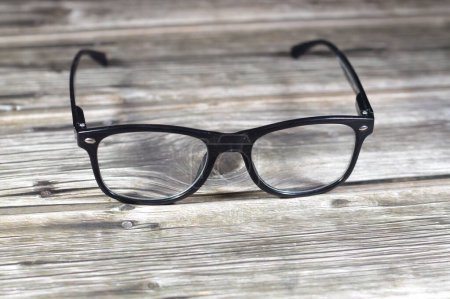 Brille, Brille oder Brille, Sehbrille mit Gläsern, die typischerweise zur Sehkorrektur verwendet werden, z. B. mit Lesebrille und Brille für Kurzsichtigkeit, Schutzbrille